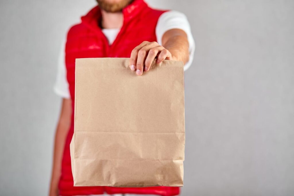 "Entrega de Alimentos em Alta: Como se Preparar para o Crescimento" 1 embalagens para delivery e maquinas seladoras