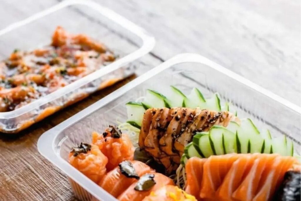 "Os Riscos Invisíveis: A Importância de Embalagens Seladas para Alimentos" 2 embalagens para delivery e maquinas seladoras